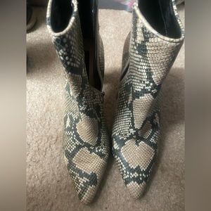 Print boots 7 1/2